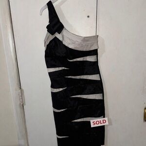 💚💚💚 Scarlett Nite Black and White One-Shoulder Dress